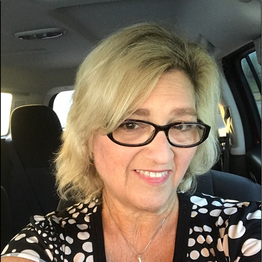 Meet your Posher, Debi